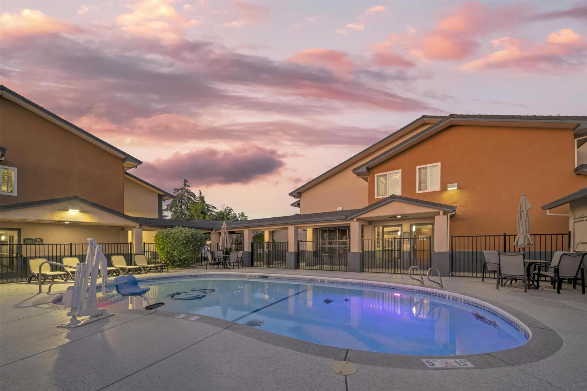 Best Western Antelope Inn & Suites Red Bluff Εξωτερικό φωτογραφία